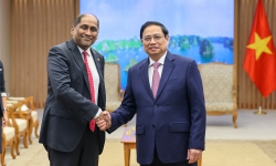 Thủ tướng đề nghị Singapore hỗ trợ Việt Nam trong xây dựng nền kinh tế độc lập, tự chủ